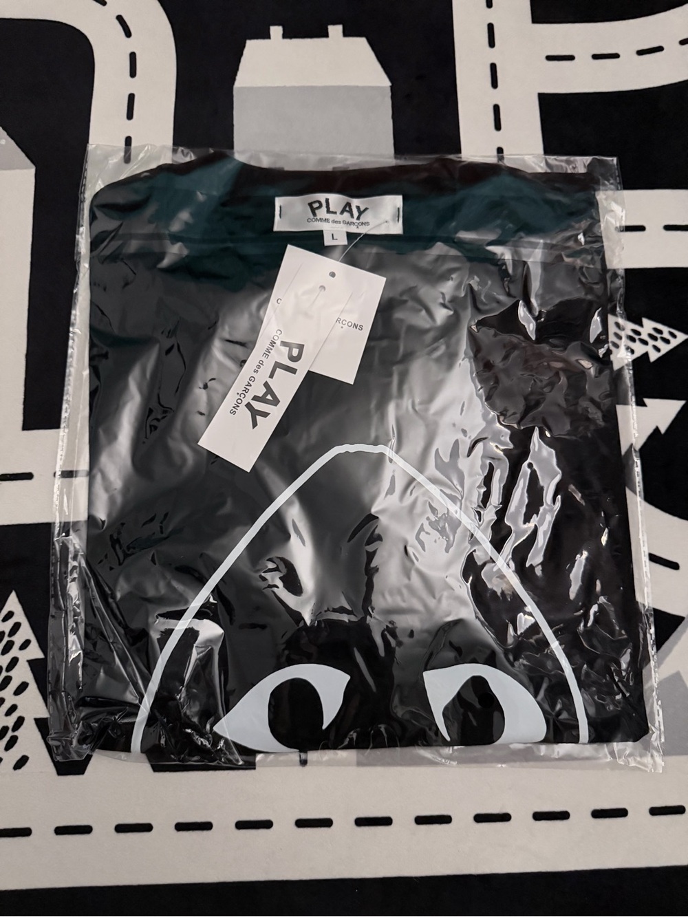 Comme des Garcons PLAY Kids Black Tee with White Heart-Eyes Graphic M/L
